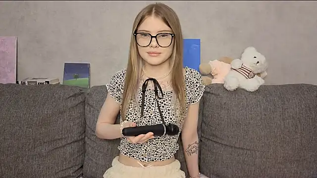 Snapshot of CarolinePepper chatting on 05/24/26, 01:27 CarolinePepper online show from 05/24/26, 01:27