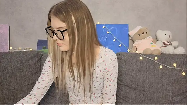 Snapshot of CarolinePepper chatting on 06/03/26, 01:25 CarolinePepper online show from 06/03/26, 01:25