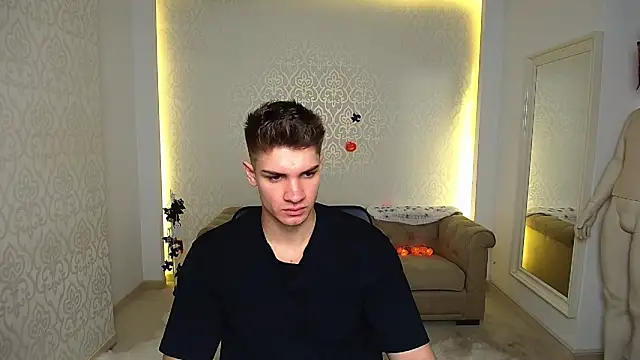 Snapshot of MaxKaiden chatting on 10/20/25, 05:08 MaxKaiden online show from 10/20/25, 05:08