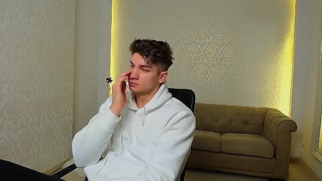 MaxKaiden online show from 11/23/25, 05:29