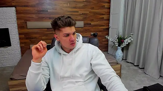 MaxKaiden online show from 03/17/26, 06:17