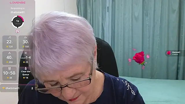 Sandra Snowflake online show from 11/28/25, 12:30