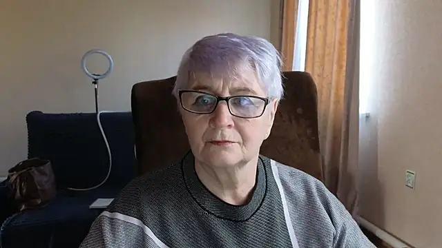 Sandra Snowflake online show from 04/28/26, 04:17