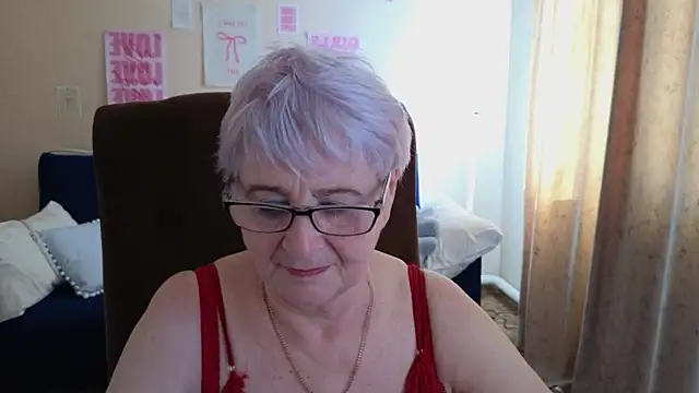 Snapshot of Sandra_Snowflake chatting on 05/05/26, 12:35 Sandra Snowflake online show from 05/05/26, 12:35