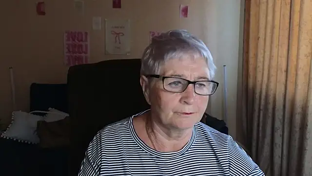 Snapshot of Sandra_Snowflake chatting on 05/27/26, 04:09 Sandra Snowflake online show from 05/27/26, 04:09