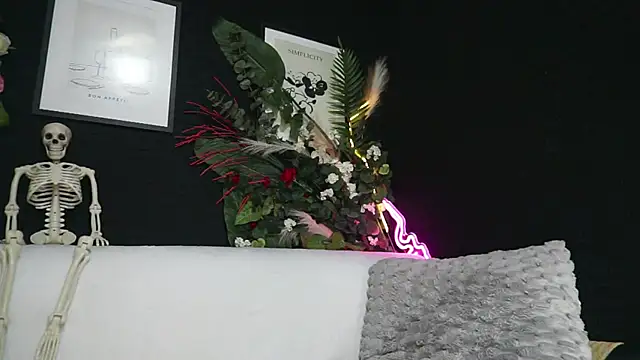 Snapshot of IngAdn chatting on 10/23/25, 06:50 IngAdn online show from 10/23/25, 06:50