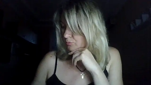 Snapshot of Mary888x chatting on 06/21/26, 06:32 Mary888x online show from 06/21/26, 06:32