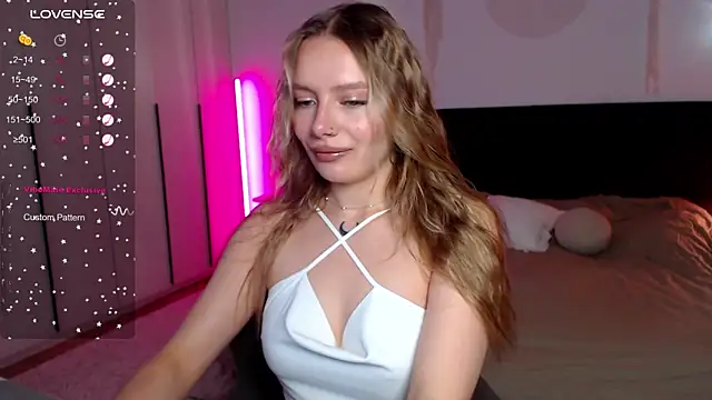 LunaticaBae online show from 03/22/25, 01:11