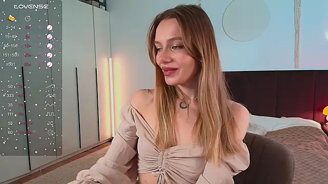 LunaticaBae online show from 10/19/25, 02:56