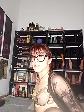 Snapshot of MirianaB chatting on 12/16/25, 07:52 MirianaB online show from 12/16/25, 07:52