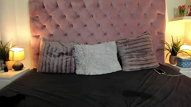 MaiaMini online show from 03/04/25, 02:49