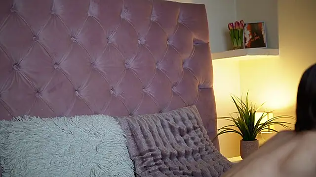 MaiaMini online show from 11/12/25, 09:03