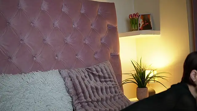 MaiaMini online show from 11/15/25, 09:11