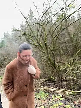 Snapshot of AvaFlowers6 chatting on 12/17/25, 08:31 AvaFlowers6 online show from 12/17/25, 08:31