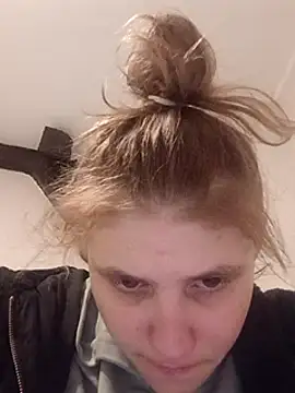 Snapshot of mokra_olka chatting on 02/15/25, 08:22 mokra olka online show from 02/15/25, 08:22