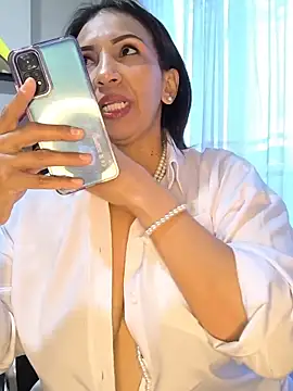 Mrsvictoriaaa online show from 05/13/26, 08:06