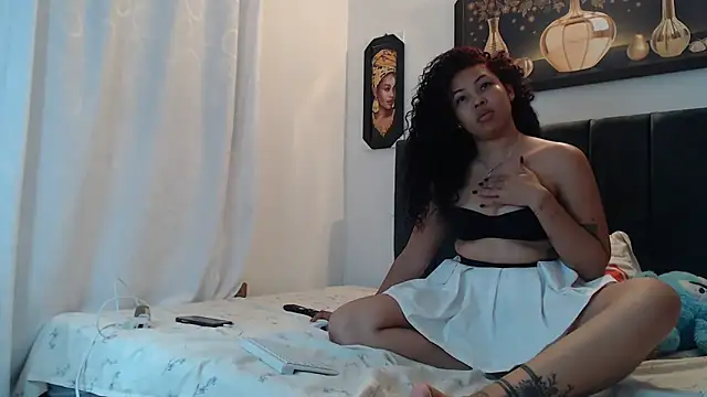 Snapshot of lunitadal chatting on 10/20/25, 03:07 lunitadal online show from 10/20/25, 03:07