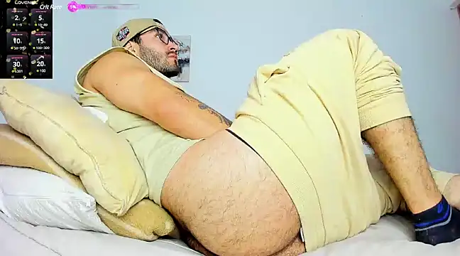 Snapshot of jeyco_santino chatting on 02/28/25, 10:50 jeyco santino online show from 02/28/25, 10:50