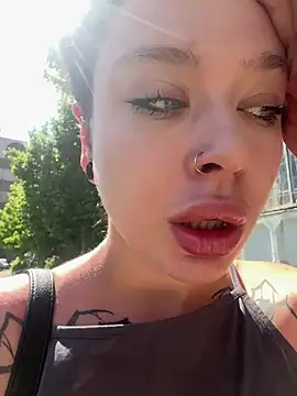 AlishaPrettyBlade online show from 06/06/26, 07:35