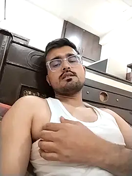 hornypurush online show from 04/19/26, 02:11