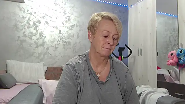 RosesandLillies online show from 04/14/26, 04:13