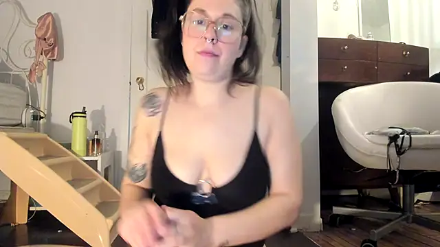 Snapshot of Rosiee69_ chatting on 02/24/25, 03:42 Rosiee69  online show from 02/24/25, 03:42