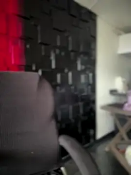 Emily-teen online show from 11/24/25, 01:22