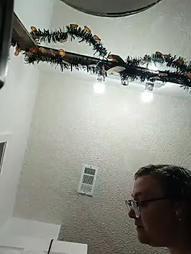 HTXBELLE online show from 11/18/25, 12:16