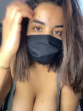 Louli ta online show from 11/30/25, 01:42