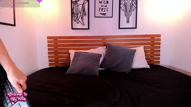 AbellaFox  online show from 09/28/25, 07:41