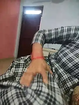 Snapshot of indian_couple4 chatting on 02/21/25, 06:40 indian couple4 online show from 02/21/25, 06:40