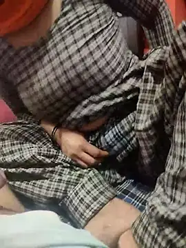 Snapshot of indian_couple4 chatting on 03/20/25, 05:25 indian couple4 online show from 03/20/25, 05:25