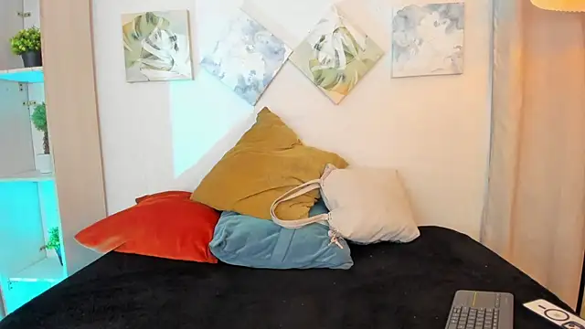 iiangel  online show from 11/06/25, 02:56