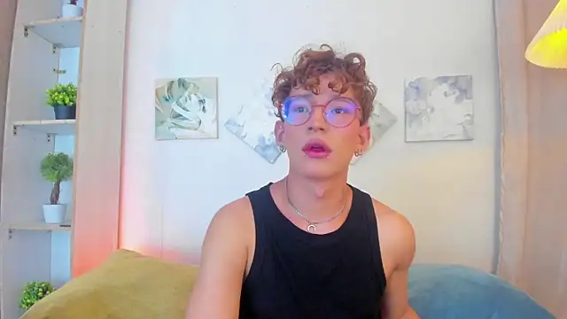 iiangel  online show from 12/19/25, 04:52