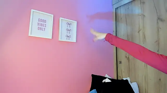 TANIA 06 online show from 04/18/26, 07:07