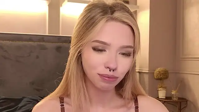Sierra Fane online show from 06/04/26, 10:54