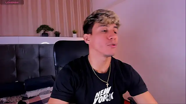 Allex Cano online show from 03/18/25, 03:10