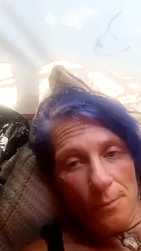 Snapshot of MfMwTrinity chatting on 10/21/25, 08:31 MfMwTrinity online show from 10/21/25, 08:31