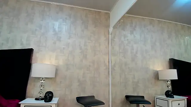 NahomyCarther online show from 12/01/25, 03:00