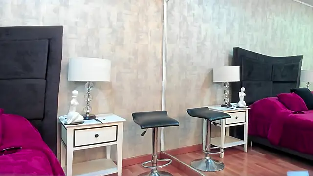 NahomyCarther online show from 04/04/26, 10:29