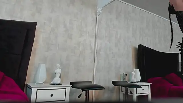 NahomyCarther online show from 04/08/26, 11:05