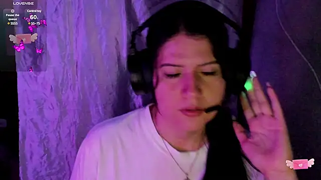 Snapshot of brii69 chatting on 03/04/25, 11:32 brii69 online show from 03/04/25, 11:32