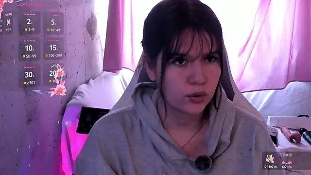 Snapshot of brii69 chatting on 10/09/25, 03:54 brii69 online show from 10/09/25, 03:54