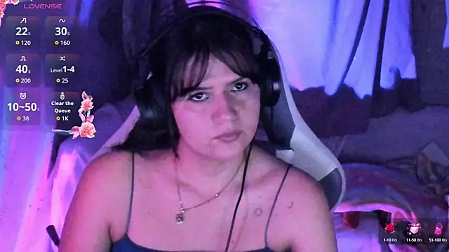 Snapshot of brii69 chatting on 10/15/25, 12:33 brii69 online show from 10/15/25, 12:33