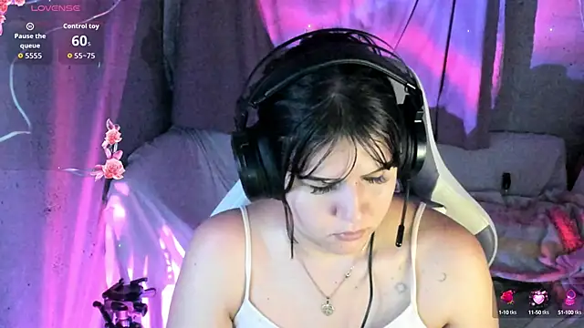 Snapshot of brii69 chatting on 10/15/25, 11:16 brii69 online show from 10/15/25, 11:16