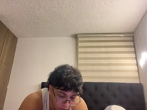 DesireLuxe online show from 04/18/26, 07:34