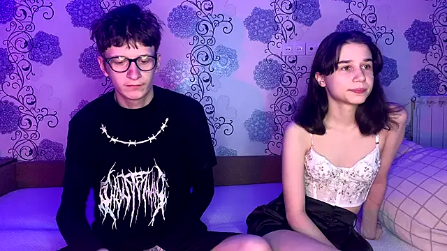 baby lesi online show from 11/18/25, 04:00