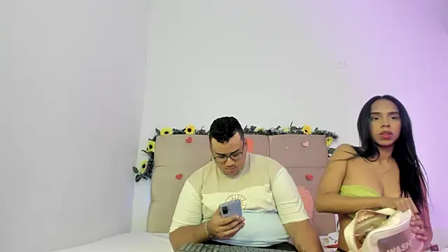 Snapshot of MICHAEL_AND_SHARON chatting on 03/19/25, 03:09 MICHAEL AND SHARON online show from 03/19/25, 03:09