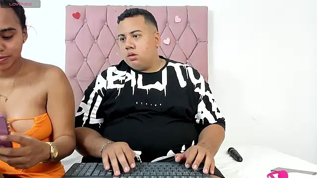 Snapshot of MICHAEL_AND_SHARON chatting on 10/18/25, 01:41 MICHAEL AND SHARON online show from 10/18/25, 01:41