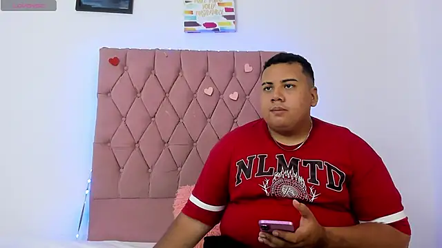 Snapshot of MICHAEL_AND_SHARON chatting on 10/19/25, 04:24 MICHAEL AND SHARON online show from 10/19/25, 04:24